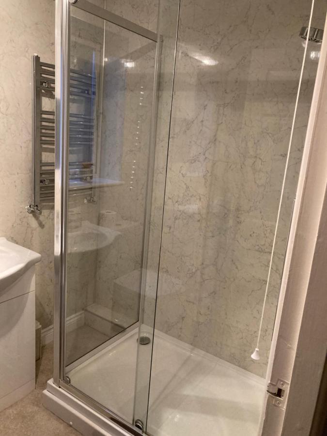 Modern 2 Bedroom Ground Floor Apartment With Parking Ripon City Centre ภายนอก รูปภาพ