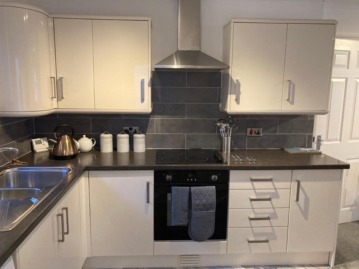 Modern 2 Bedroom Ground Floor Apartment With Parking Ripon City Centre ภายนอก รูปภาพ