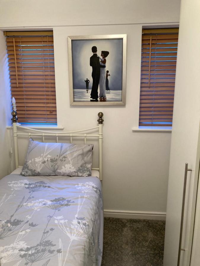 Modern 2 Bedroom Ground Floor Apartment With Parking Ripon City Centre ภายนอก รูปภาพ